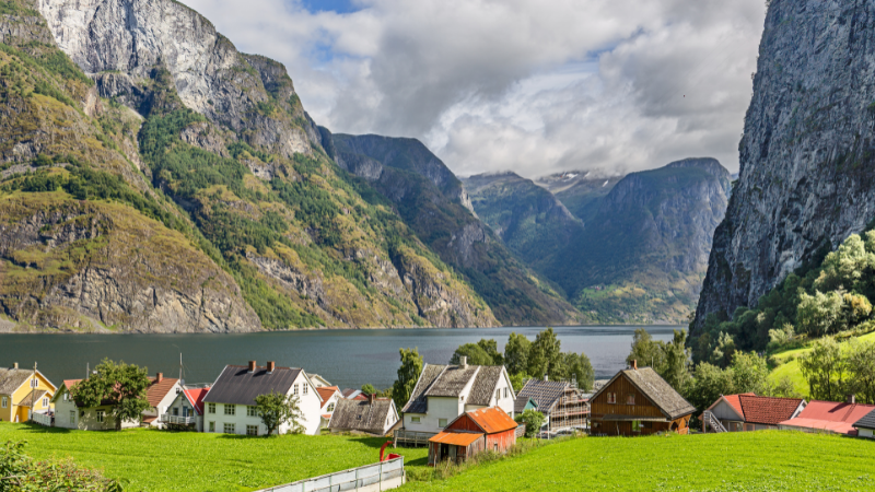 Oslo to Bergen: Valleys, Mountains, and Fjords Culinary Experience with Nevada Berg